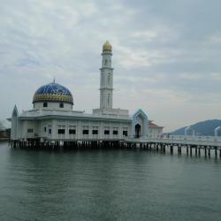 les malaisiens adorent les mosquées sur l'eau
